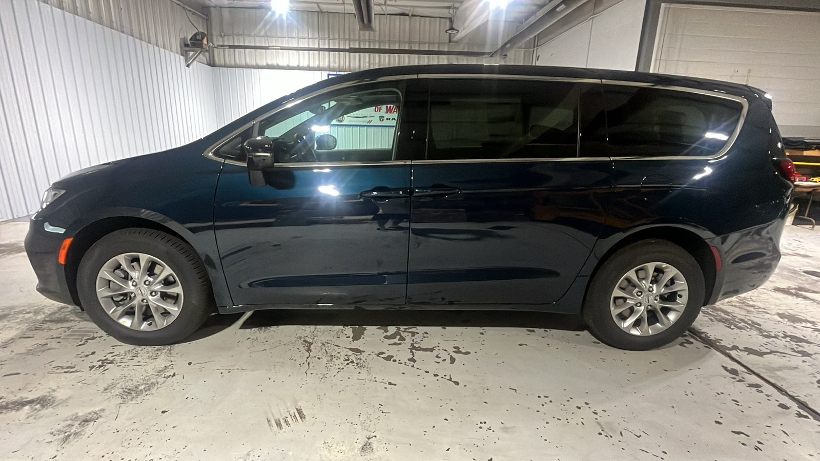 2024 CHRYSLER Pacifica Touring L 2