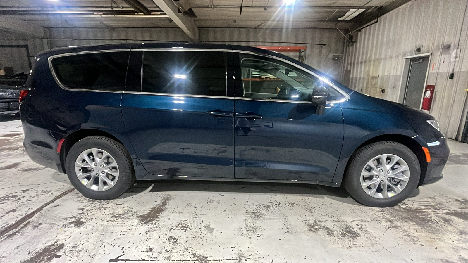 2024 CHRYSLER Pacifica Touring L 6