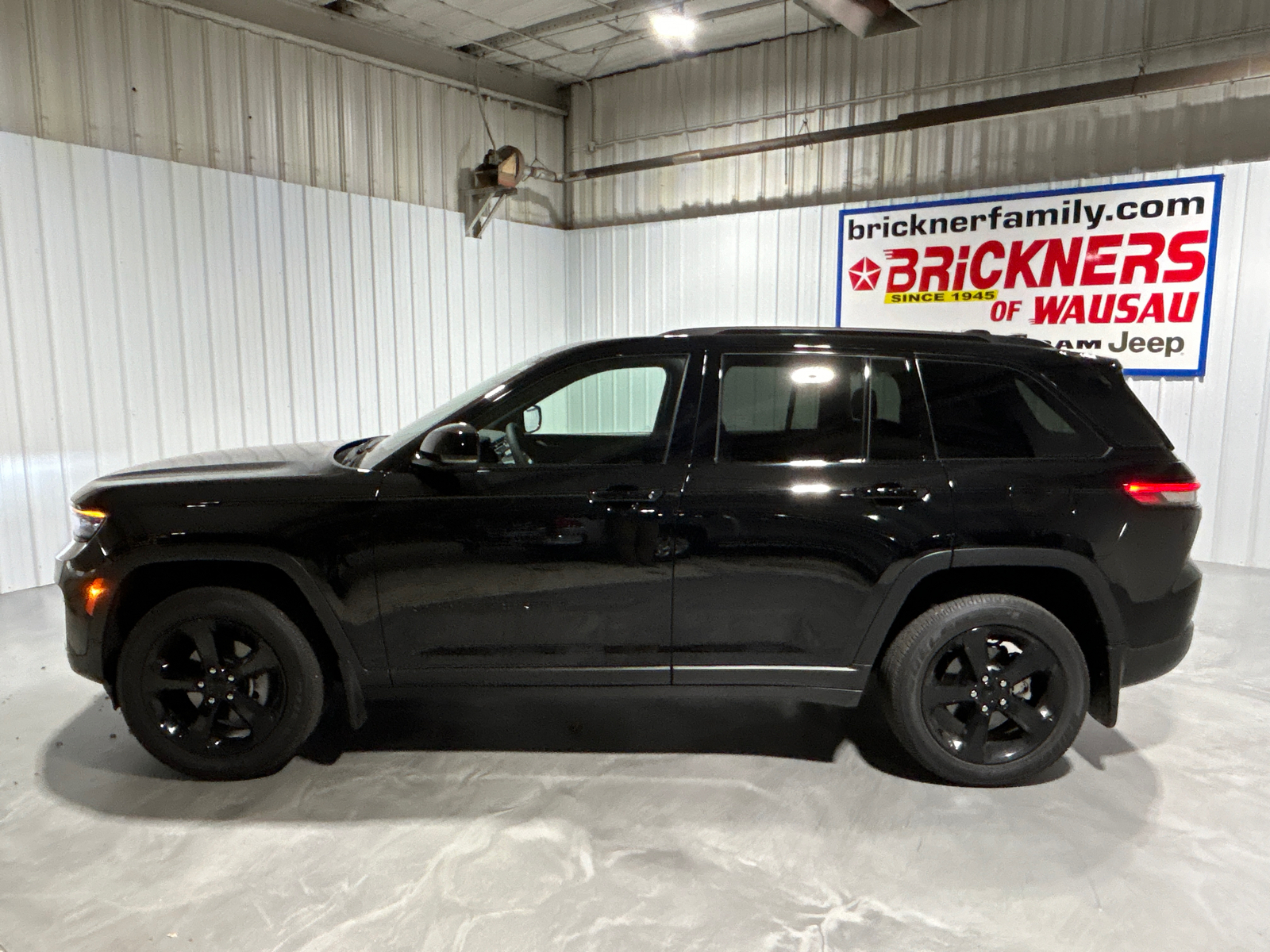 2023 Jeep Grand Cherokee Altitude 2