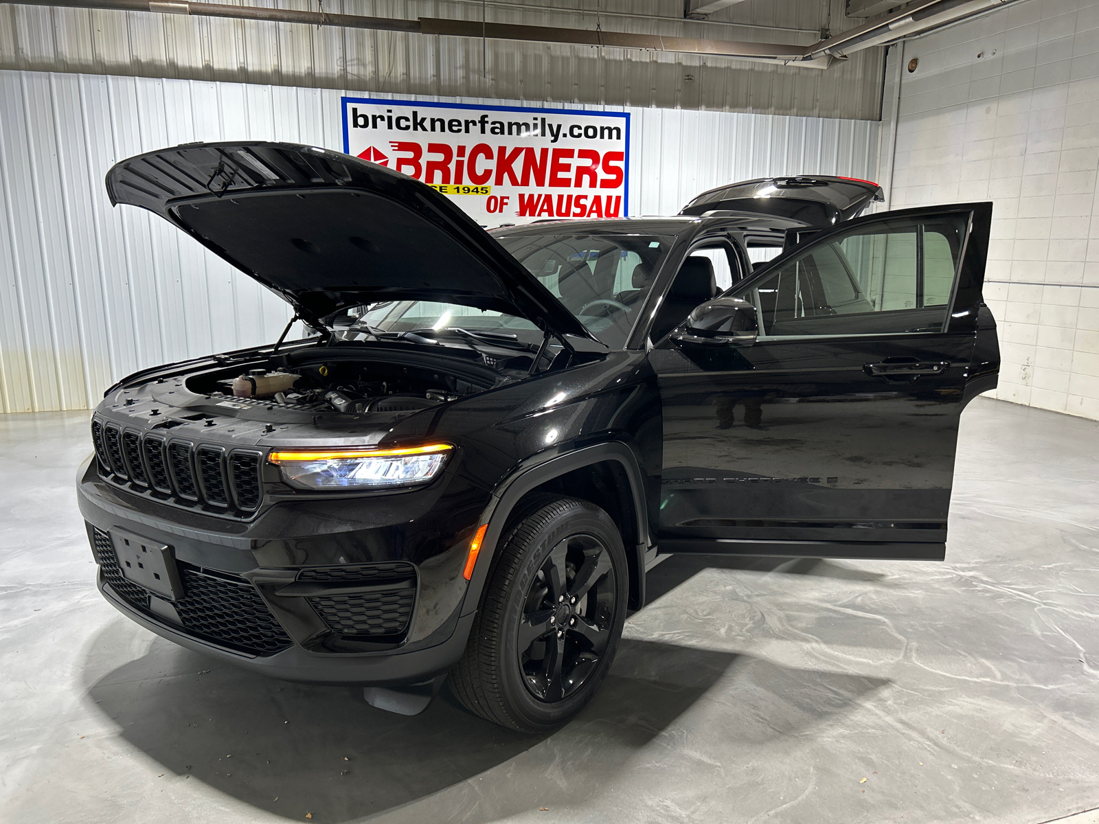 2023 Jeep Grand Cherokee Altitude 11