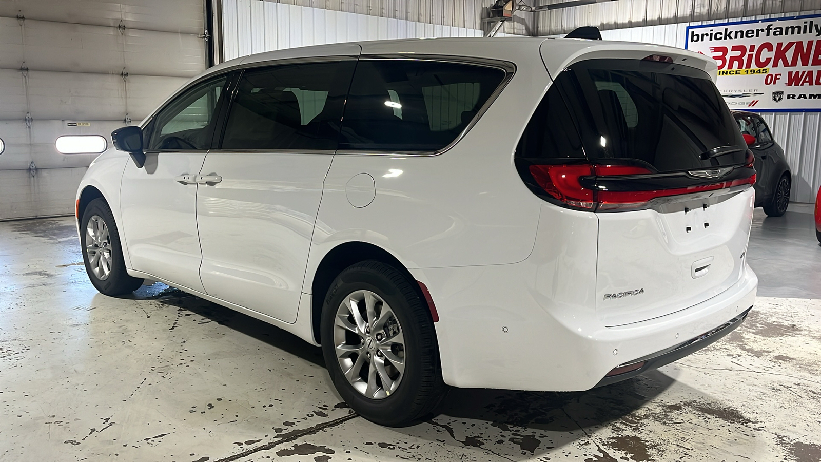 2024 CHRYSLER Pacifica Touring L 3