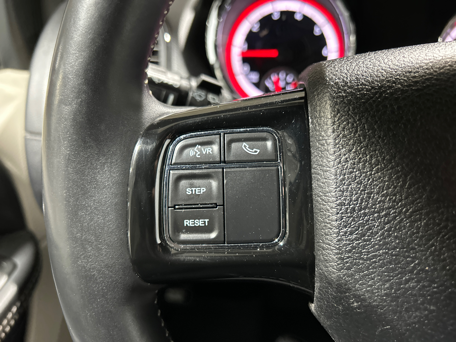 2015 Dodge Grand Caravan SXT Plus 23