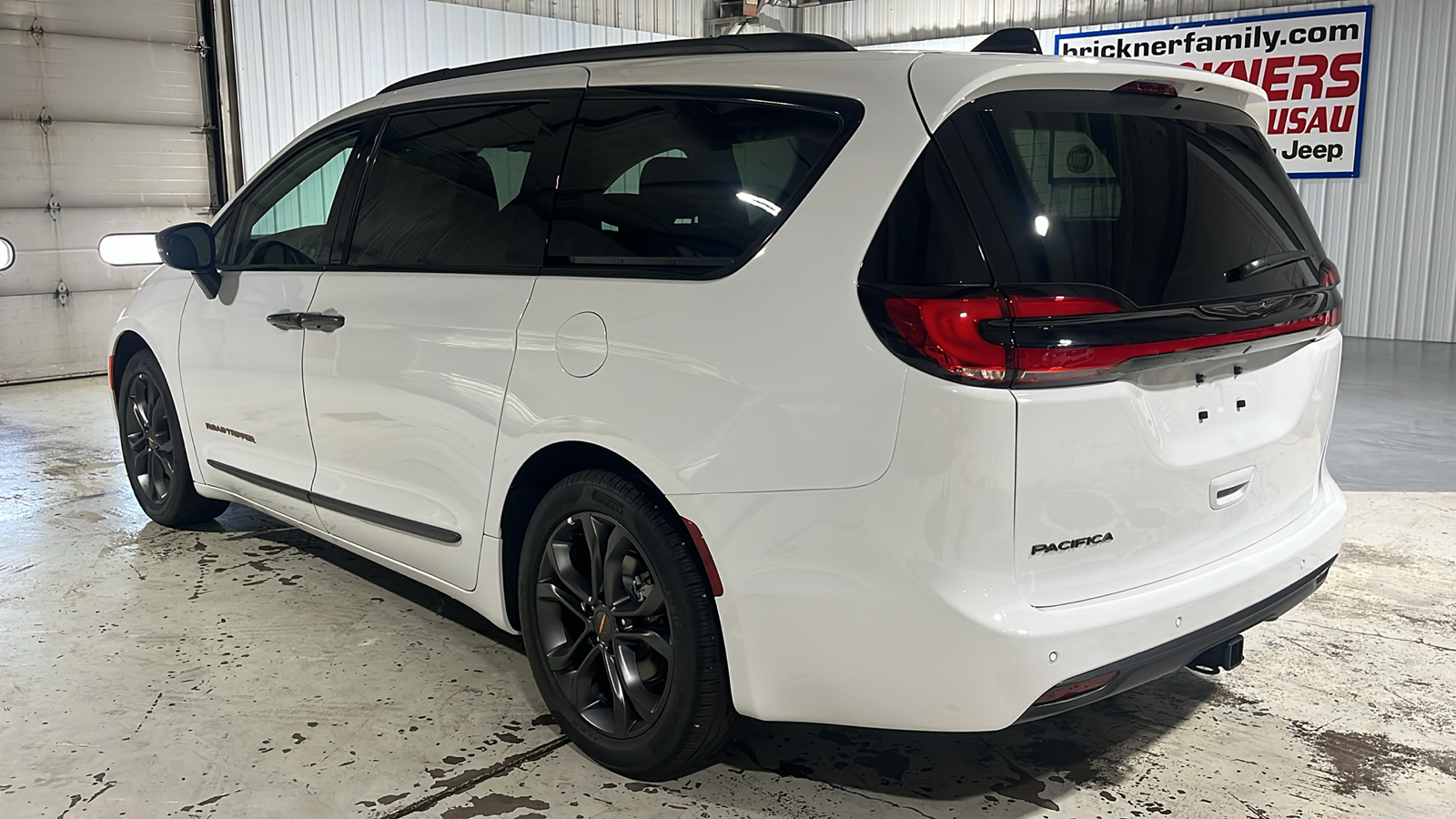 2024 Chrysler Pacifica Touring L 3