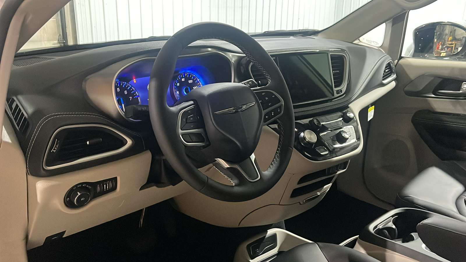 2024 CHRYSLER Pacifica Touring L 11