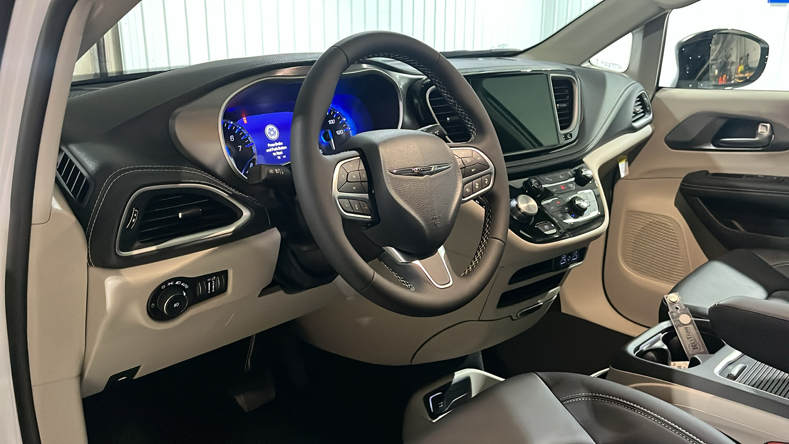 2024 CHRYSLER Pacifica Touring L 11