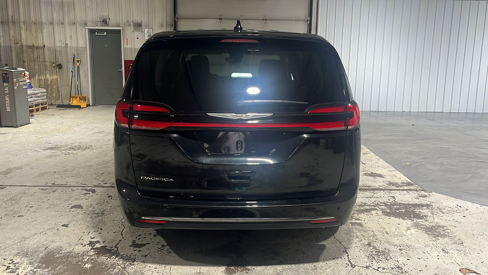 2023 Chrysler Pacifica Touring L 4