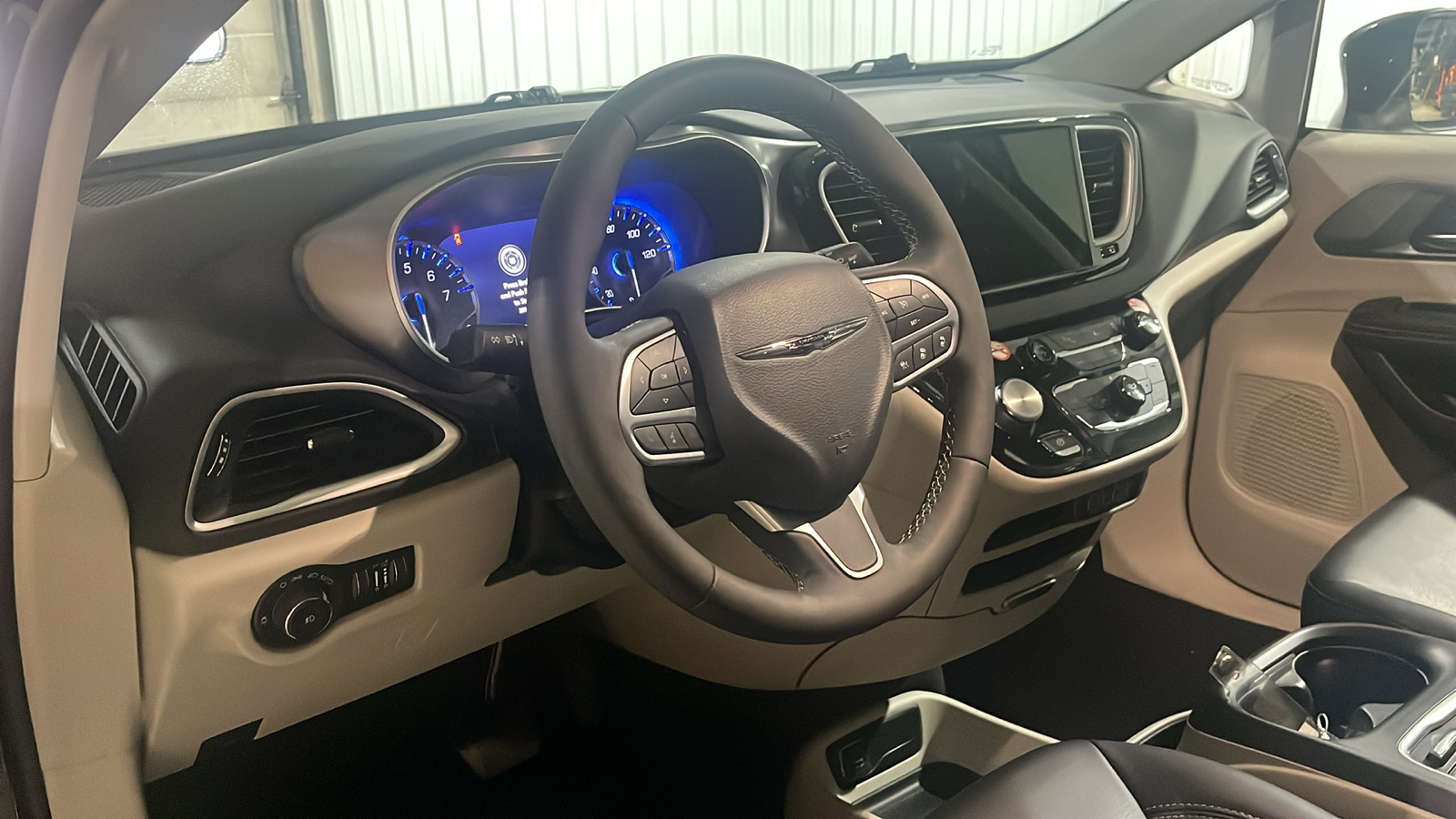 2023 Chrysler Pacifica Touring L 11