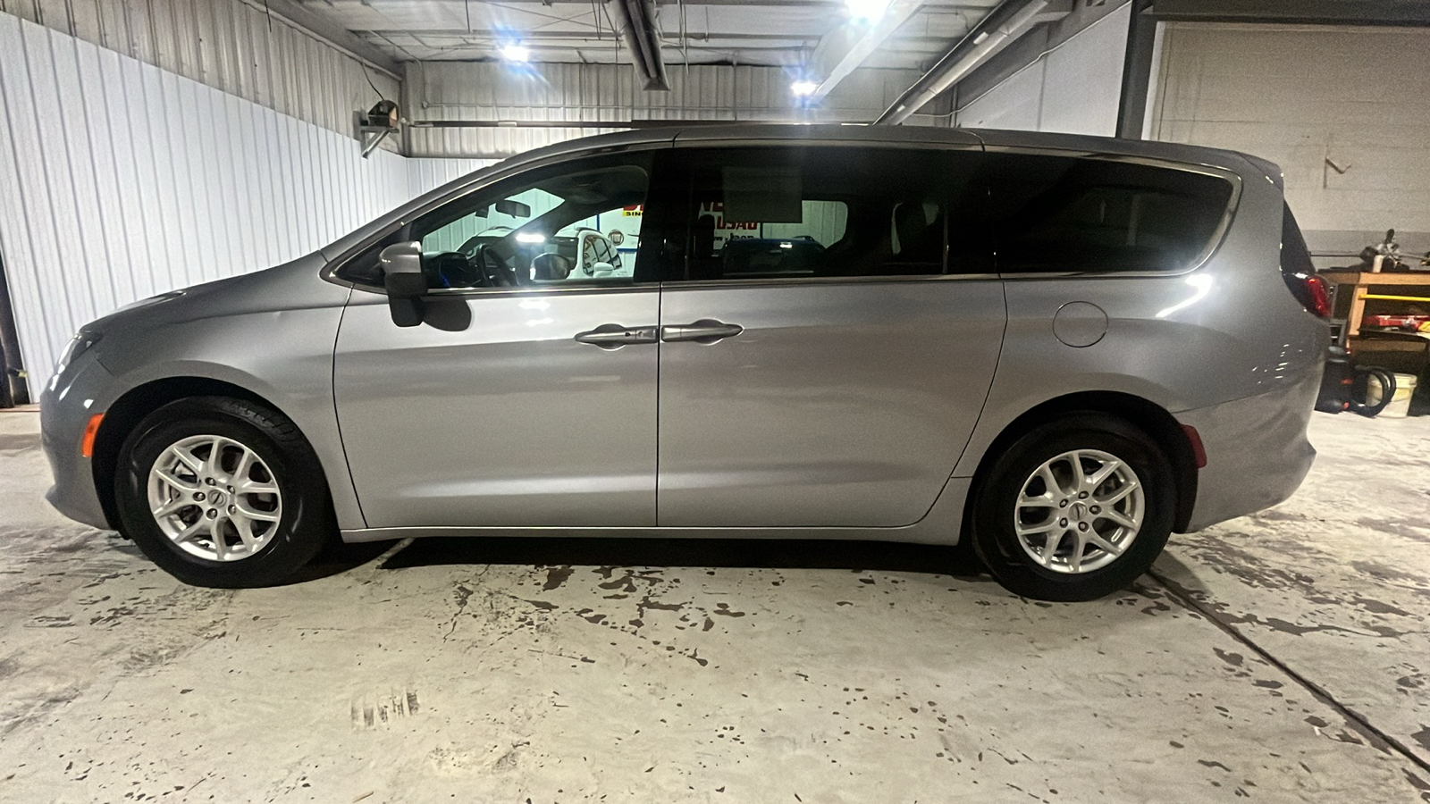 2021 Chrysler Voyager LX 2