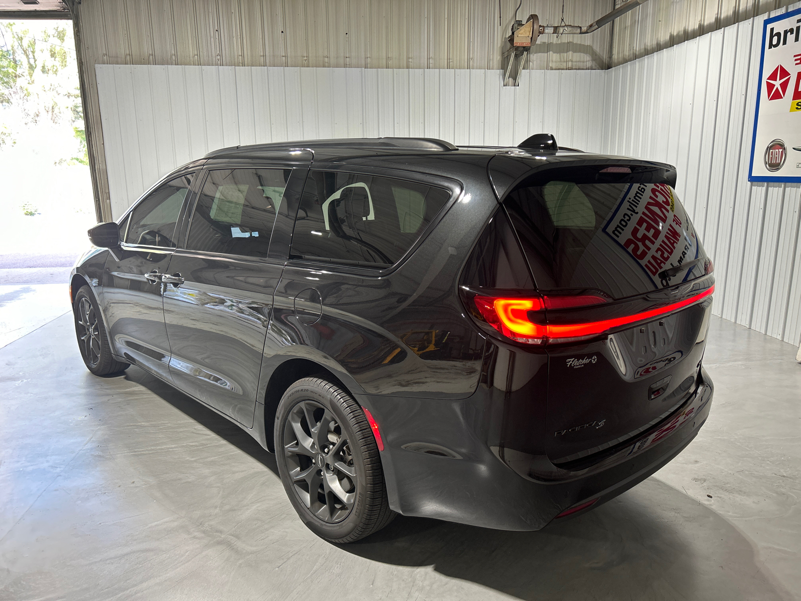 2023 Chrysler Pacifica Touring L 3