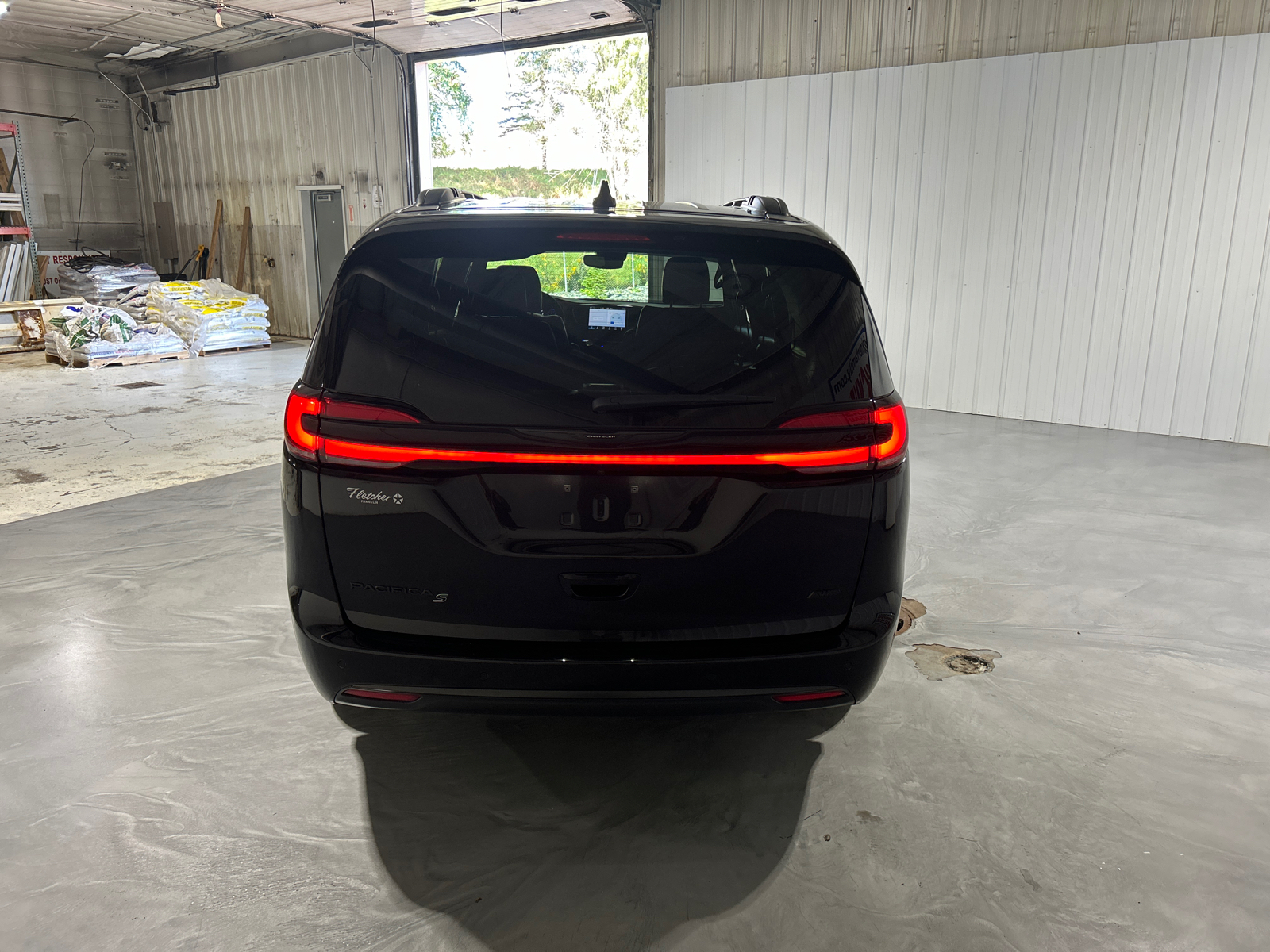 2023 Chrysler Pacifica Touring L 4