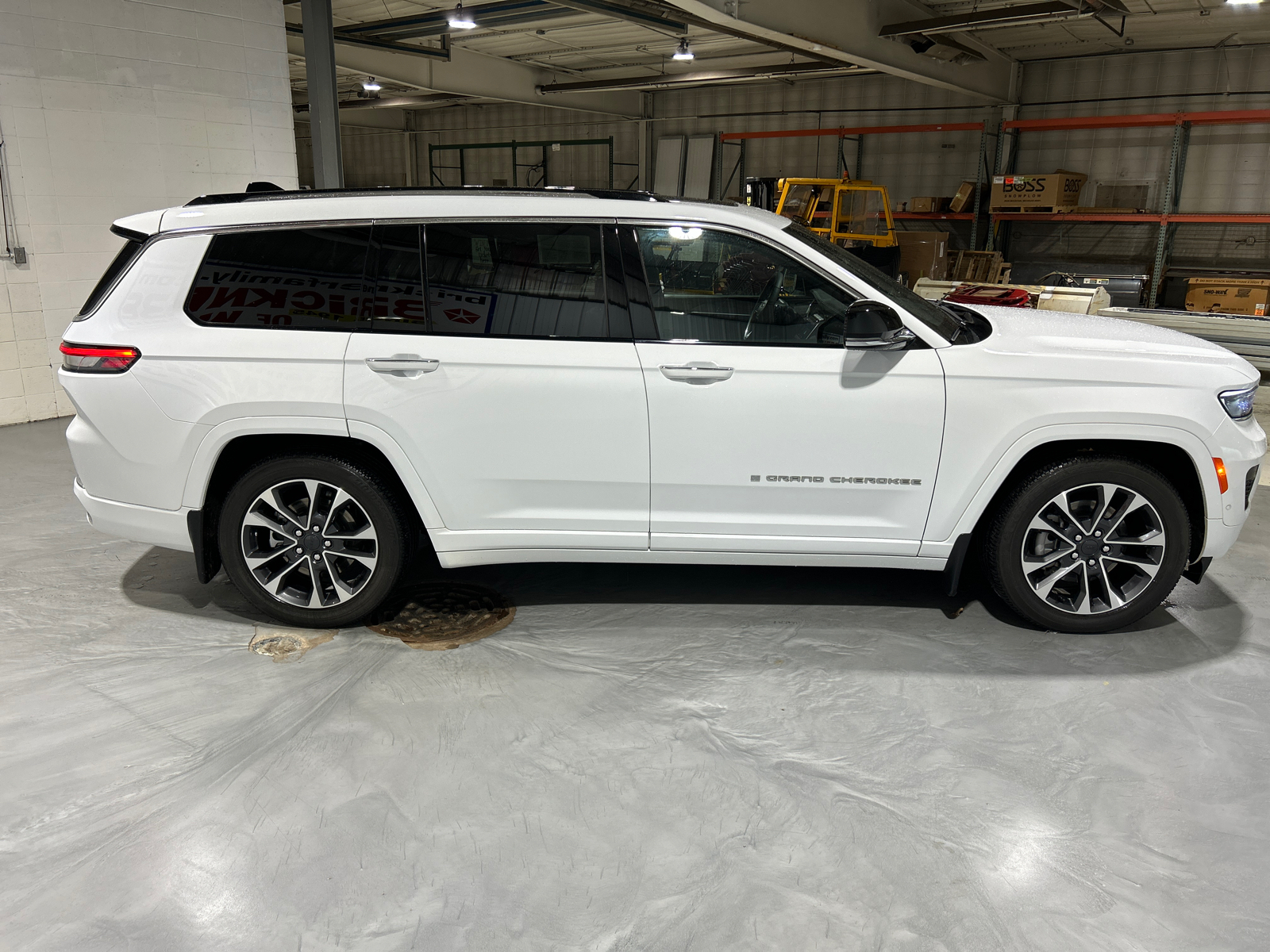 2023 Jeep Grand Cherokee L Overland 6