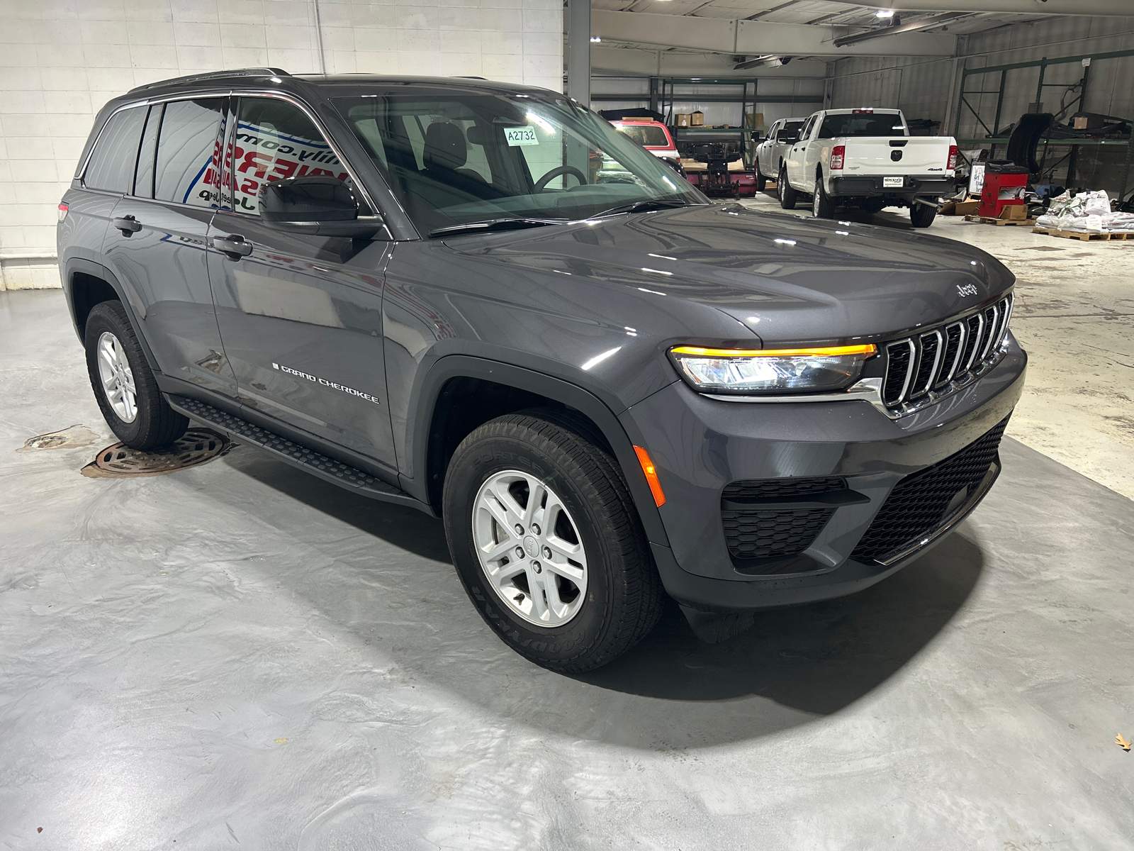 2023 Jeep Grand Cherokee Laredo 7