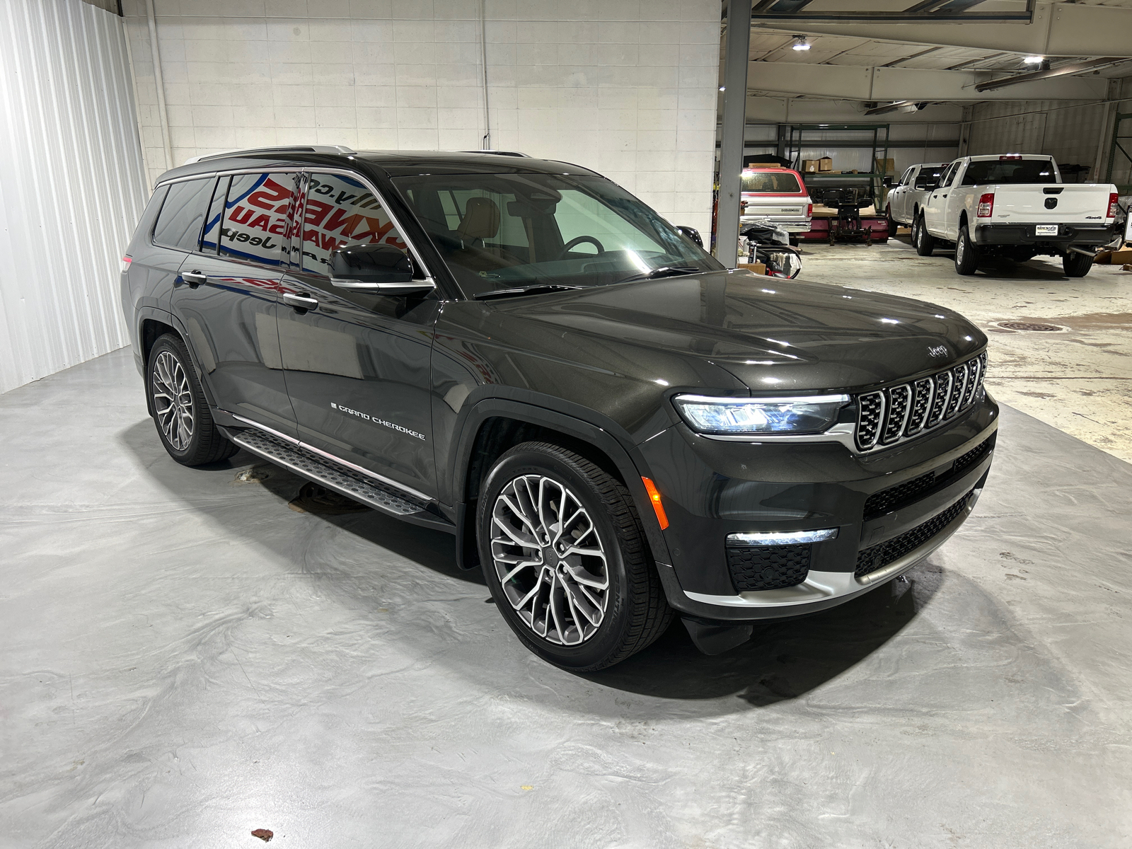 2023 Jeep Grand Cherokee L Summit 7