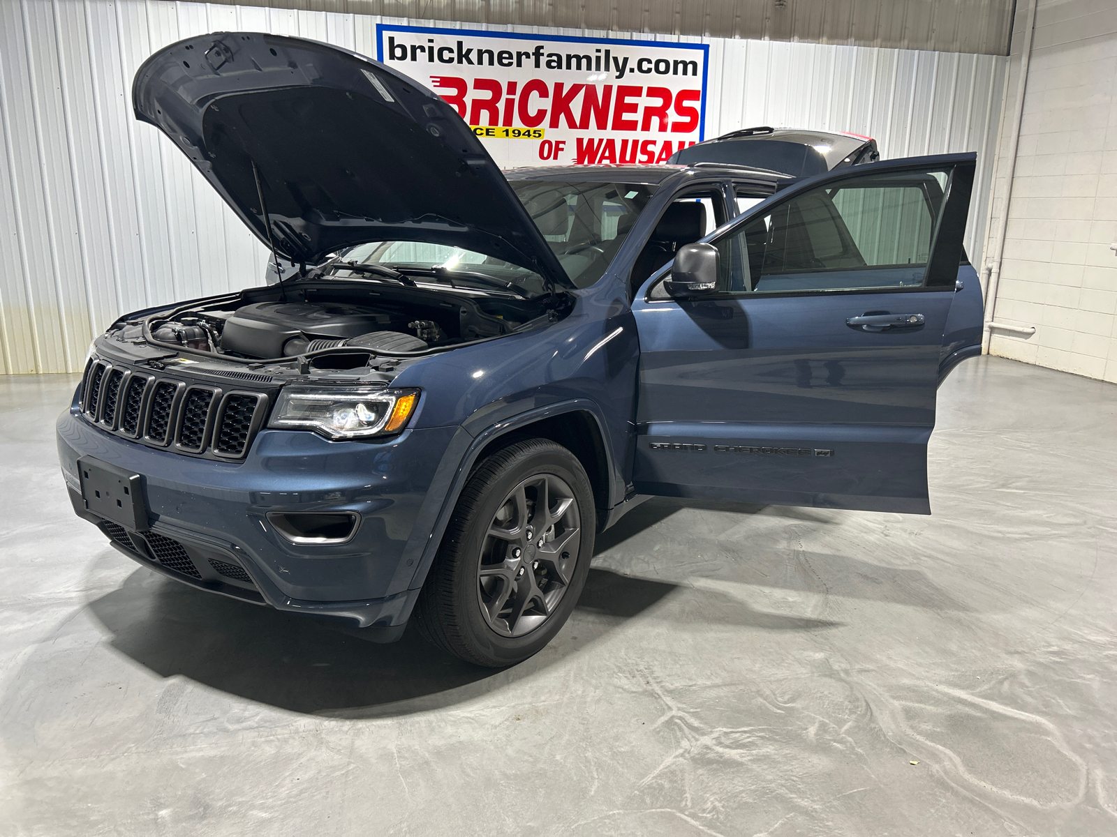 2021 Jeep Grand Cherokee 80th Anniversary 11