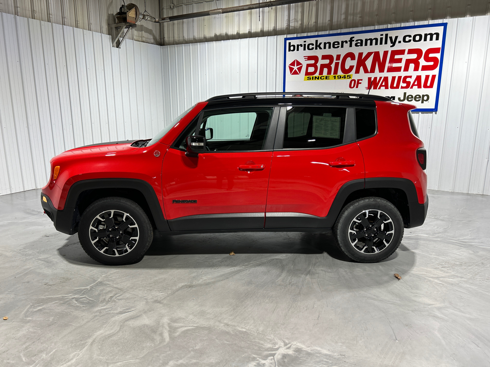 2023 Jeep Renegade Trailhawk 2