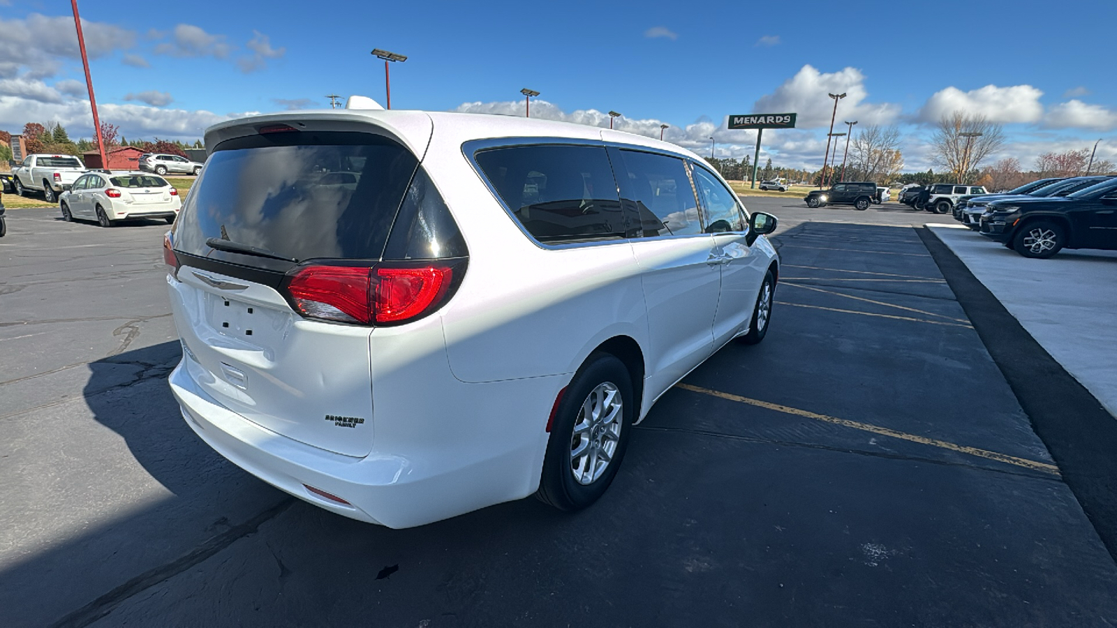 2020 Chrysler Voyager LX 11