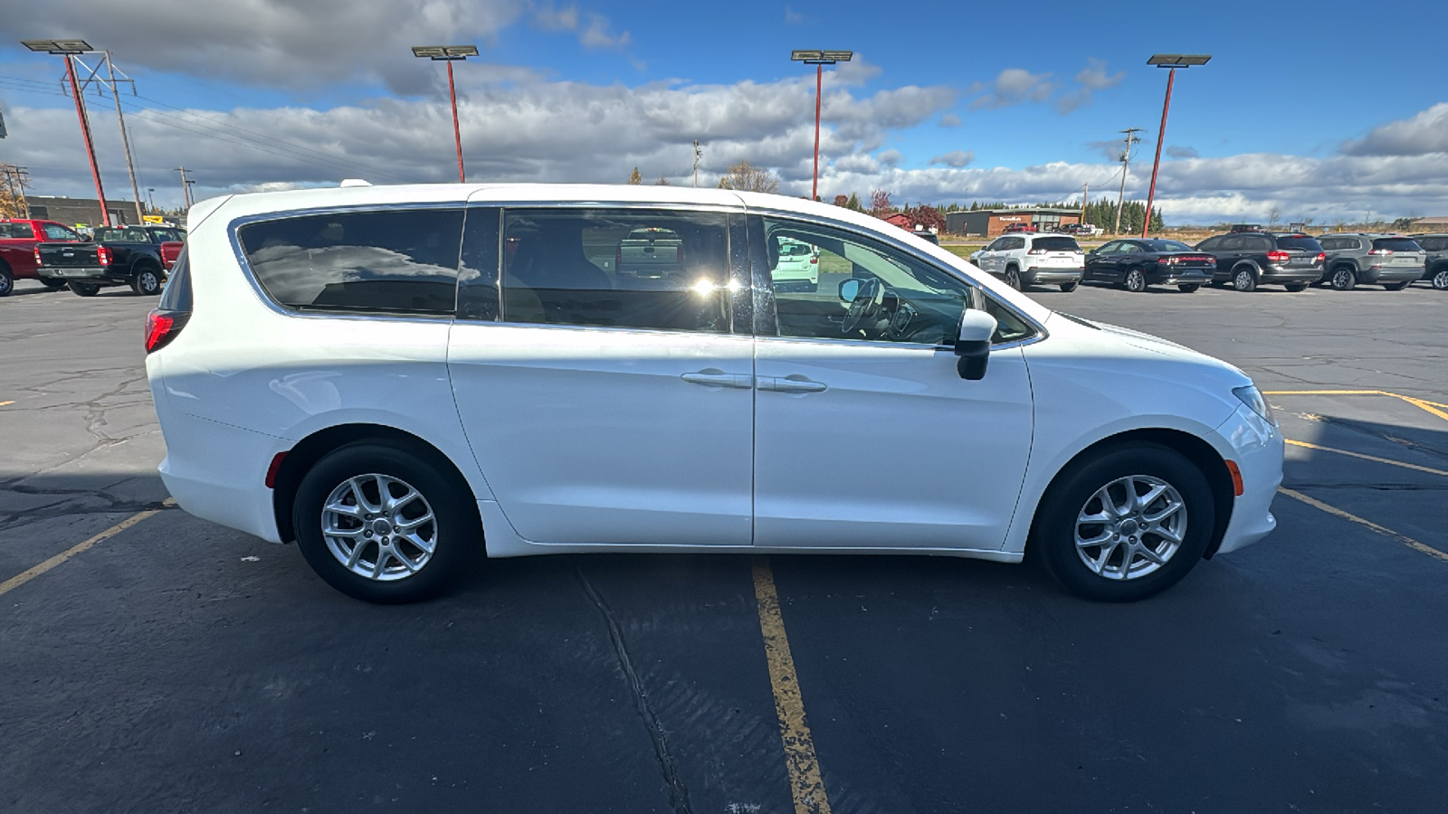 2020 Chrysler Voyager LX 12