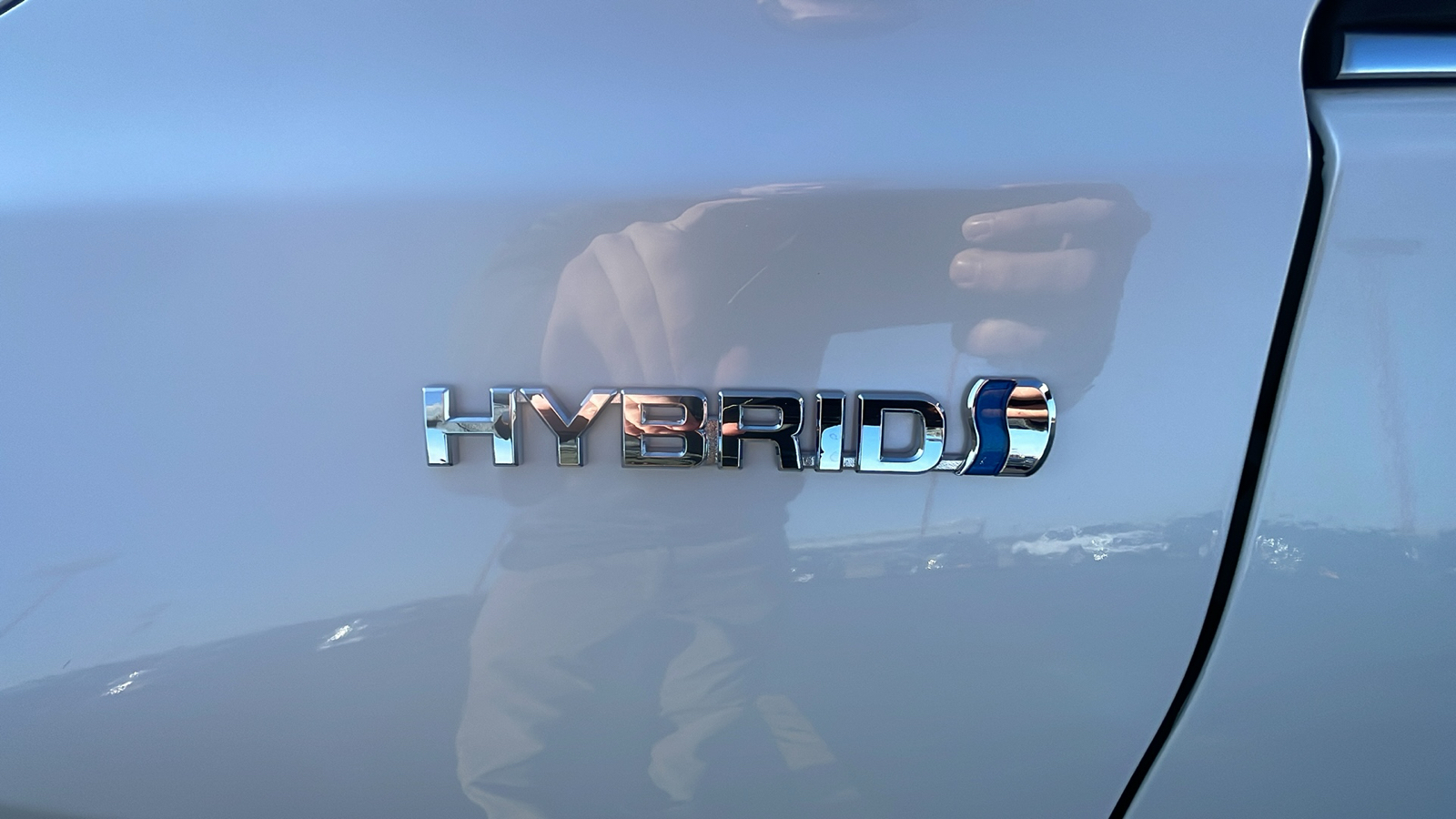 2016 Toyota Camry Hybrid SE 3