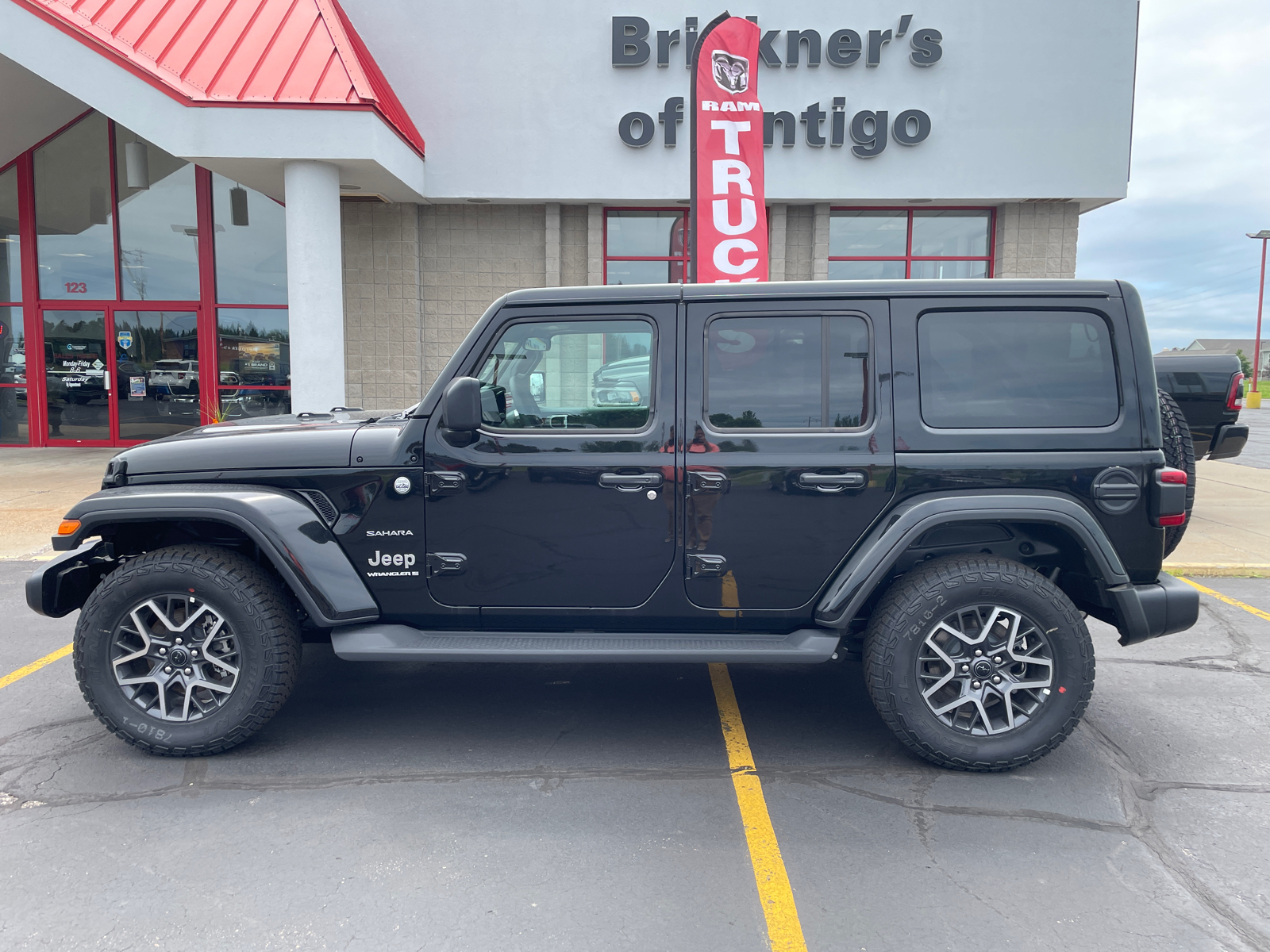 2024 Jeep Wrangler Sahara 5