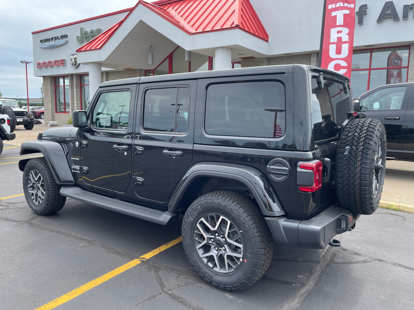 2024 Jeep Wrangler Sahara 6