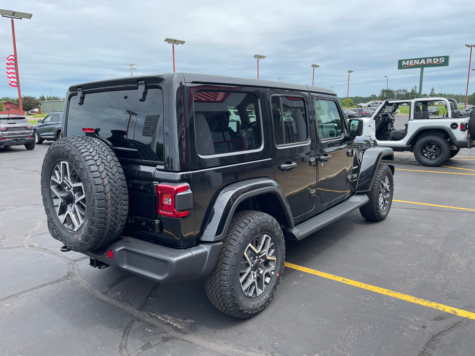 2024 Jeep Wrangler Sahara 8