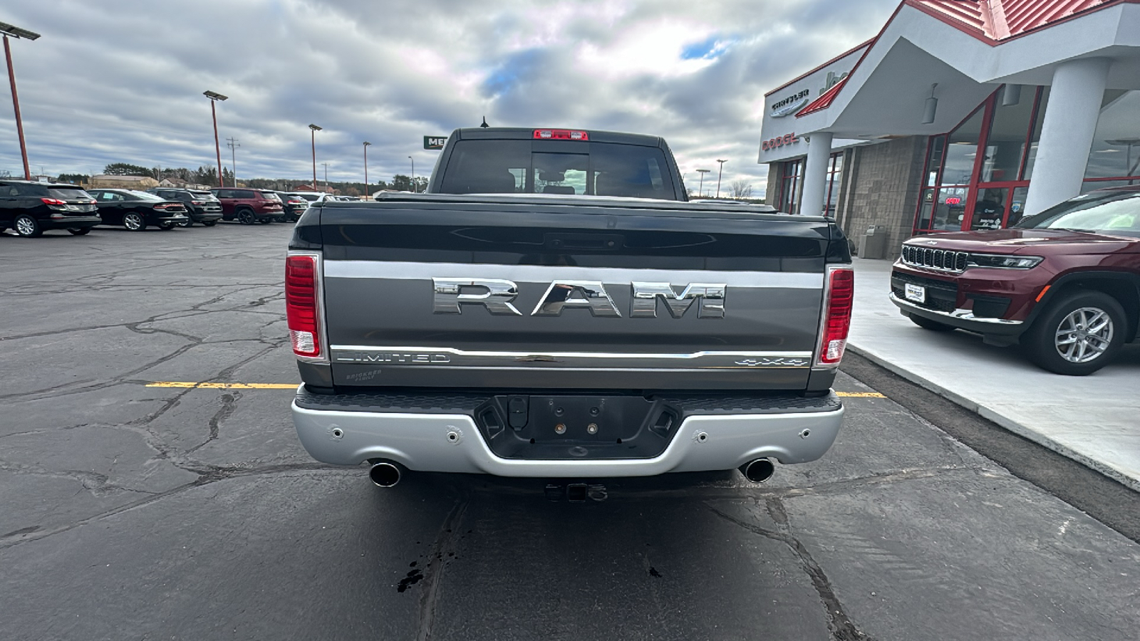 2017 Ram 1500 Limited Crew 4x4 9