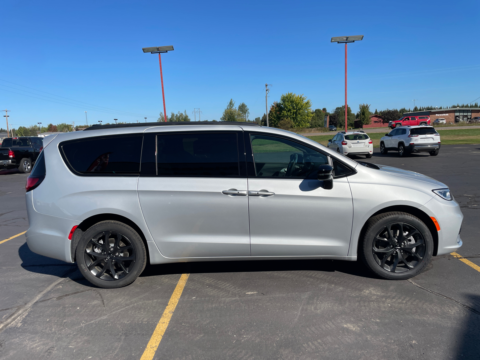 2024 Chrysler Pacifica Touring L 10