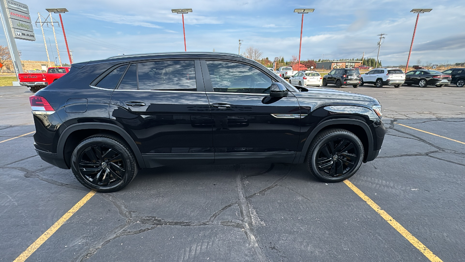 2022 Volkswagen Atlas Cross Sport 3.6L V6 SE w/Technology AWD 8