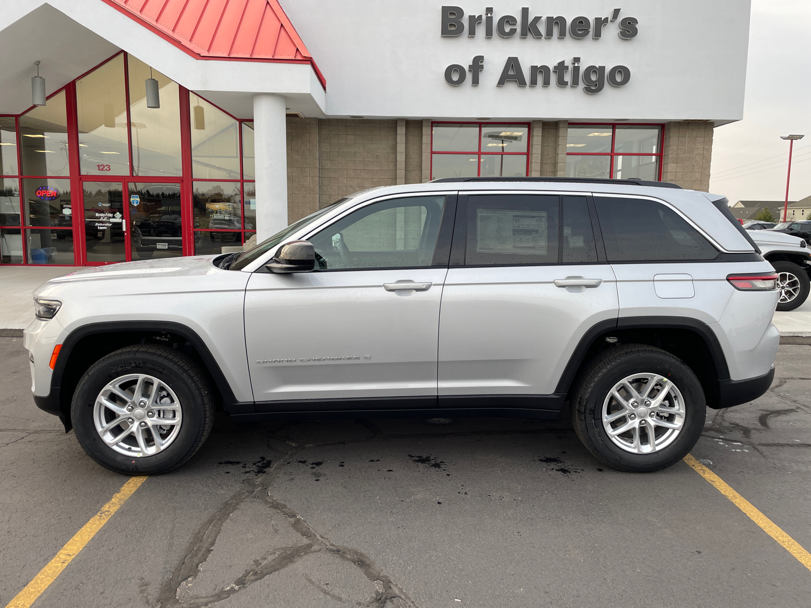 2025 Jeep Grand Cherokee Laredo X 4