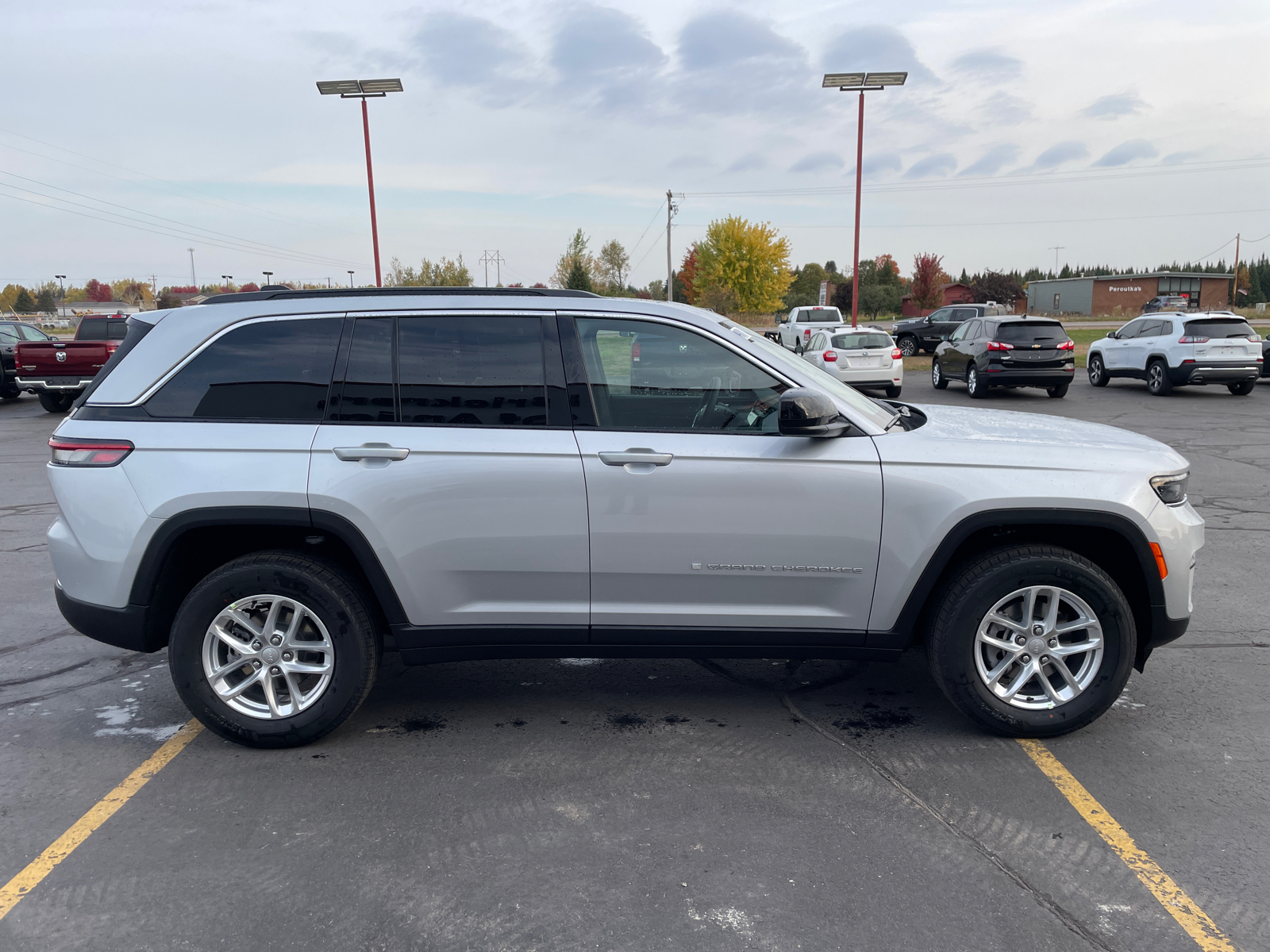 2025 Jeep Grand Cherokee Laredo X 9