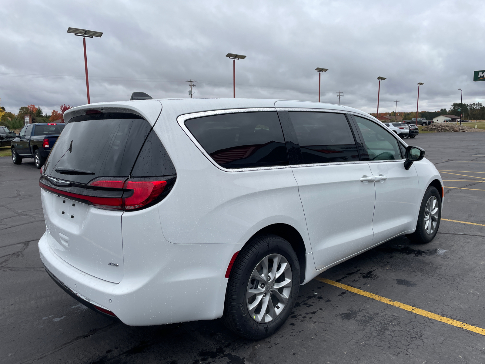 2025 Chrysler Pacifica Select AWD 8