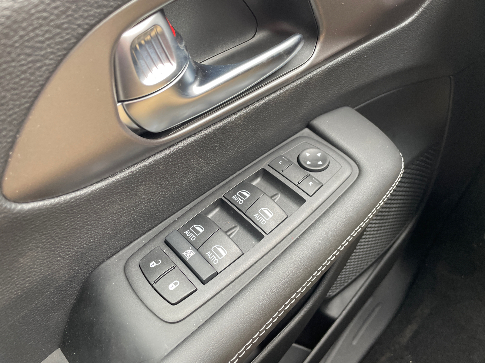 2025 Chrysler Pacifica Select AWD 23