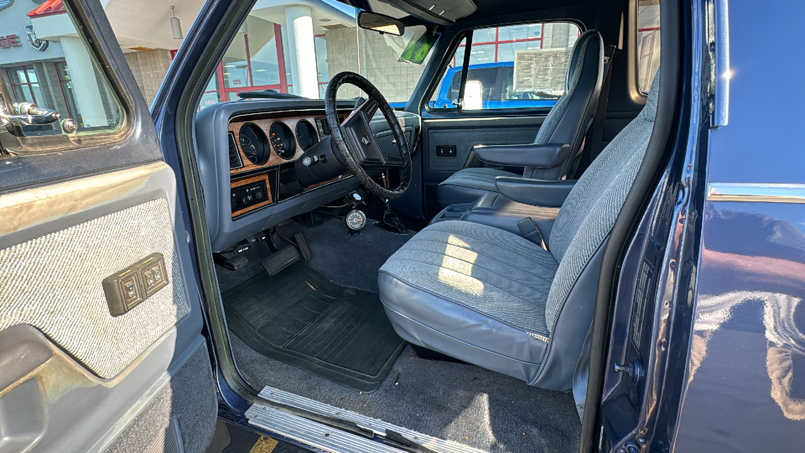 1987 Dodge Ramcharger 150 2