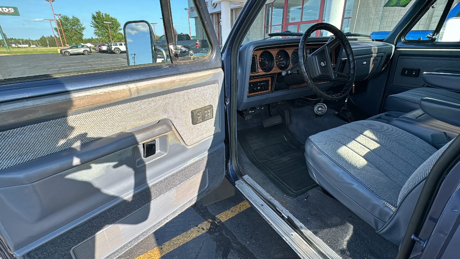 1987 Dodge Ramcharger 150 3