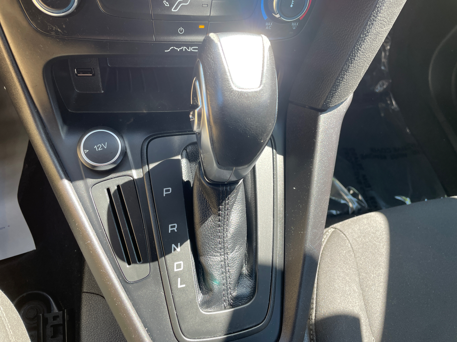 2016 Ford Focus SE 16