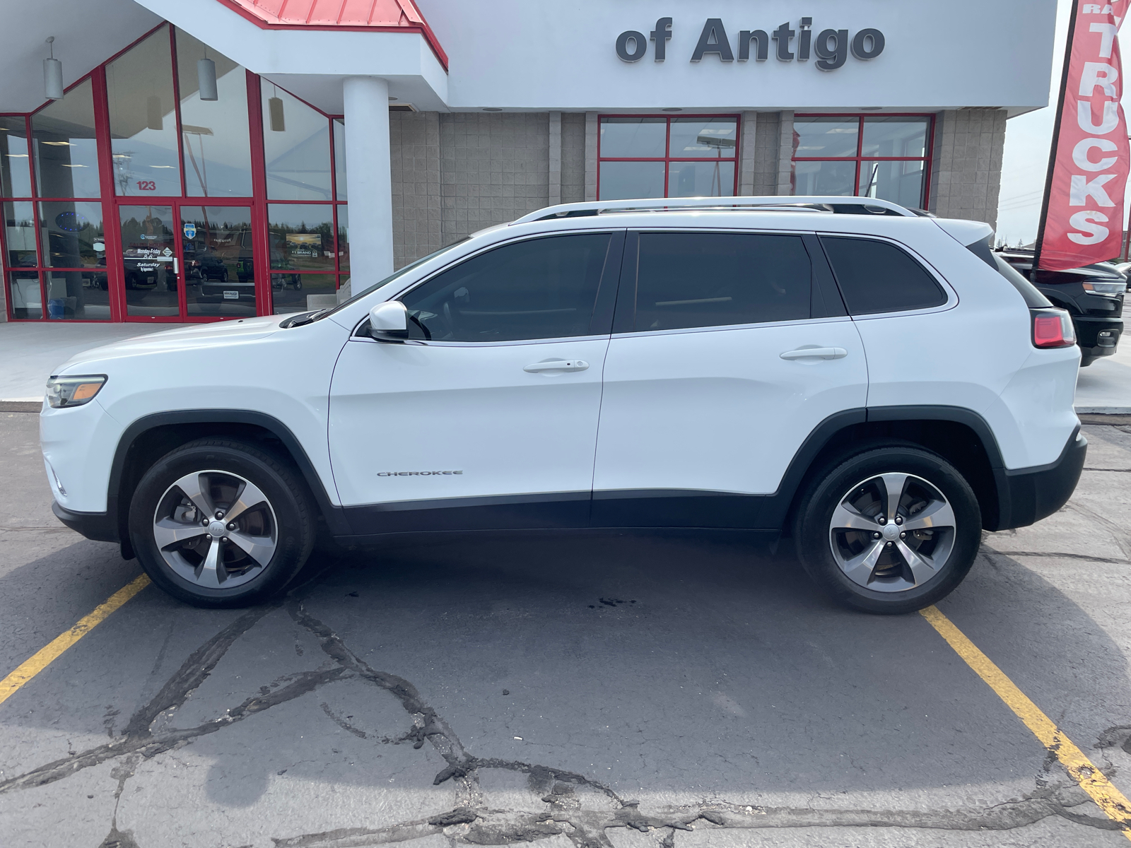 2019 Jeep Cherokee Limited 3