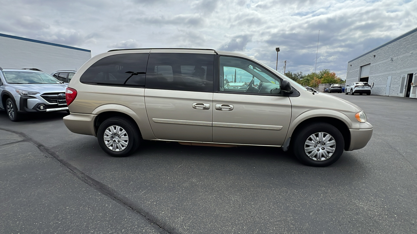 2006 Chrysler Town & Country LX 3