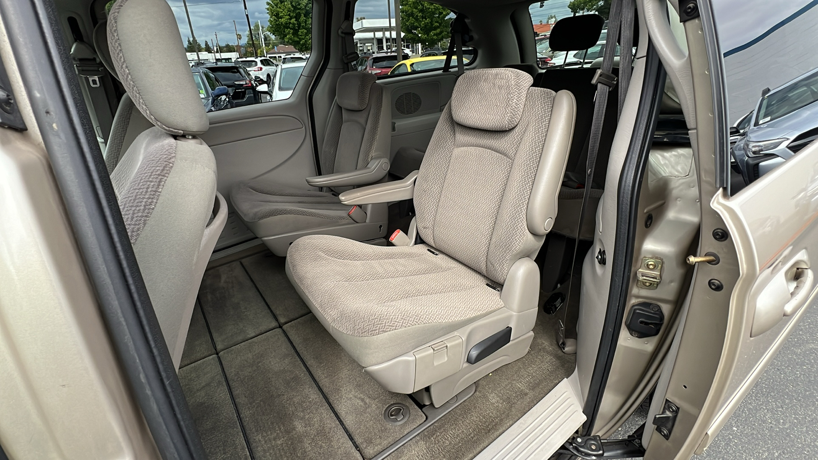 2006 Chrysler Town & Country LX 13