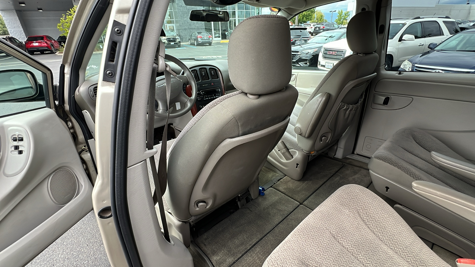 2006 Chrysler Town & Country LX 15