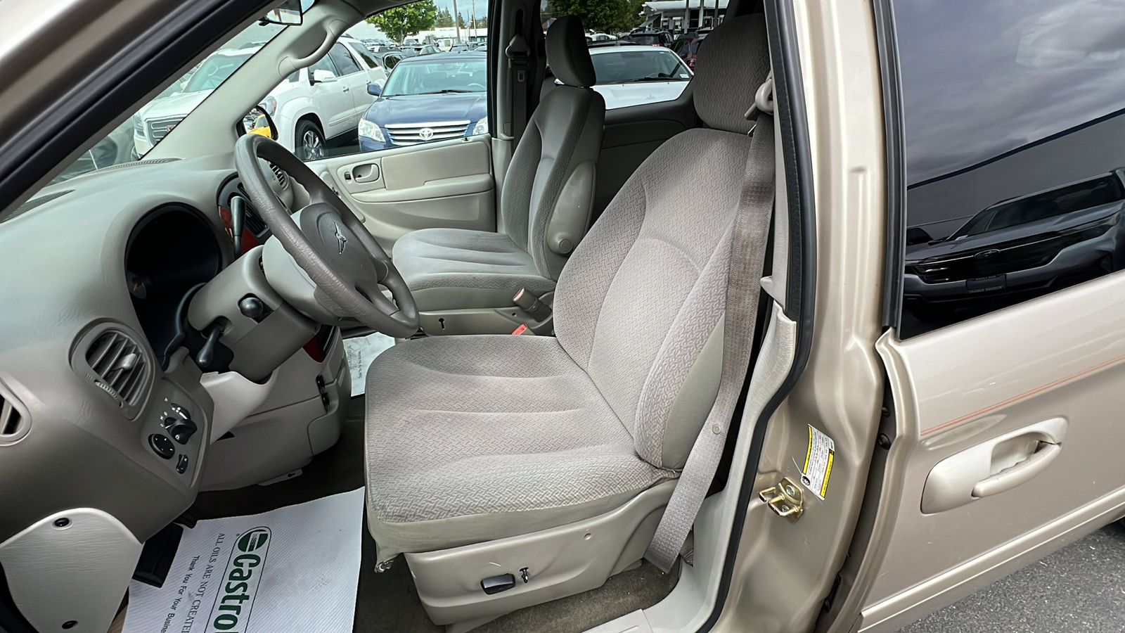 2006 Chrysler Town & Country LX 19