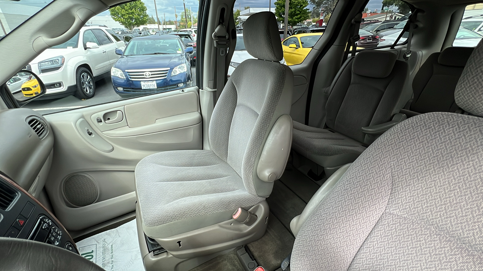 2006 Chrysler Town & Country LX 20