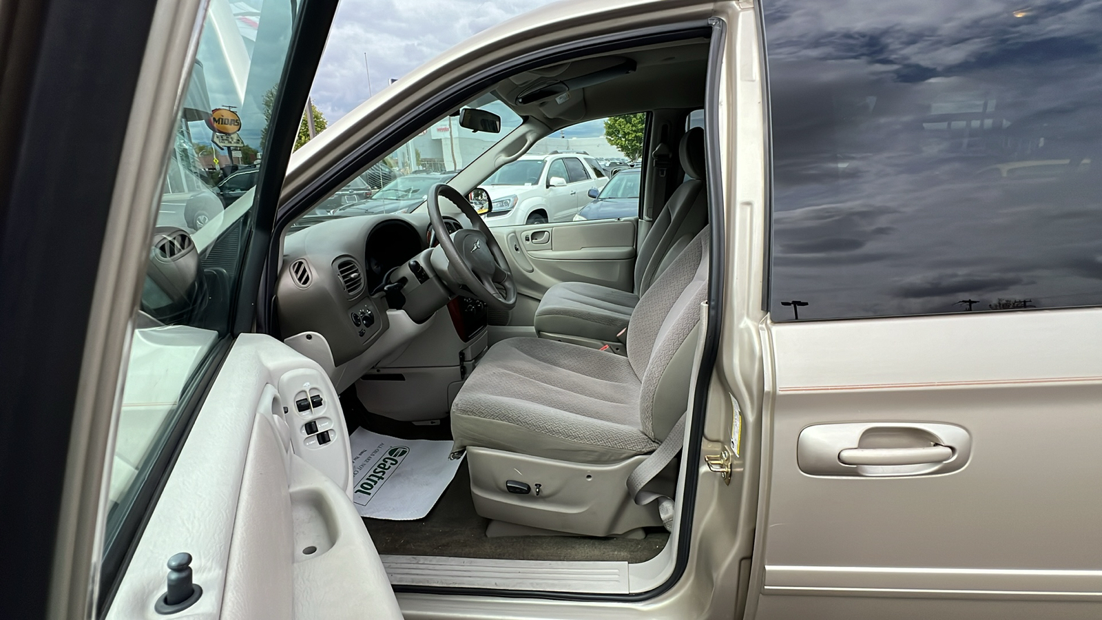 2006 Chrysler Town & Country LX 29