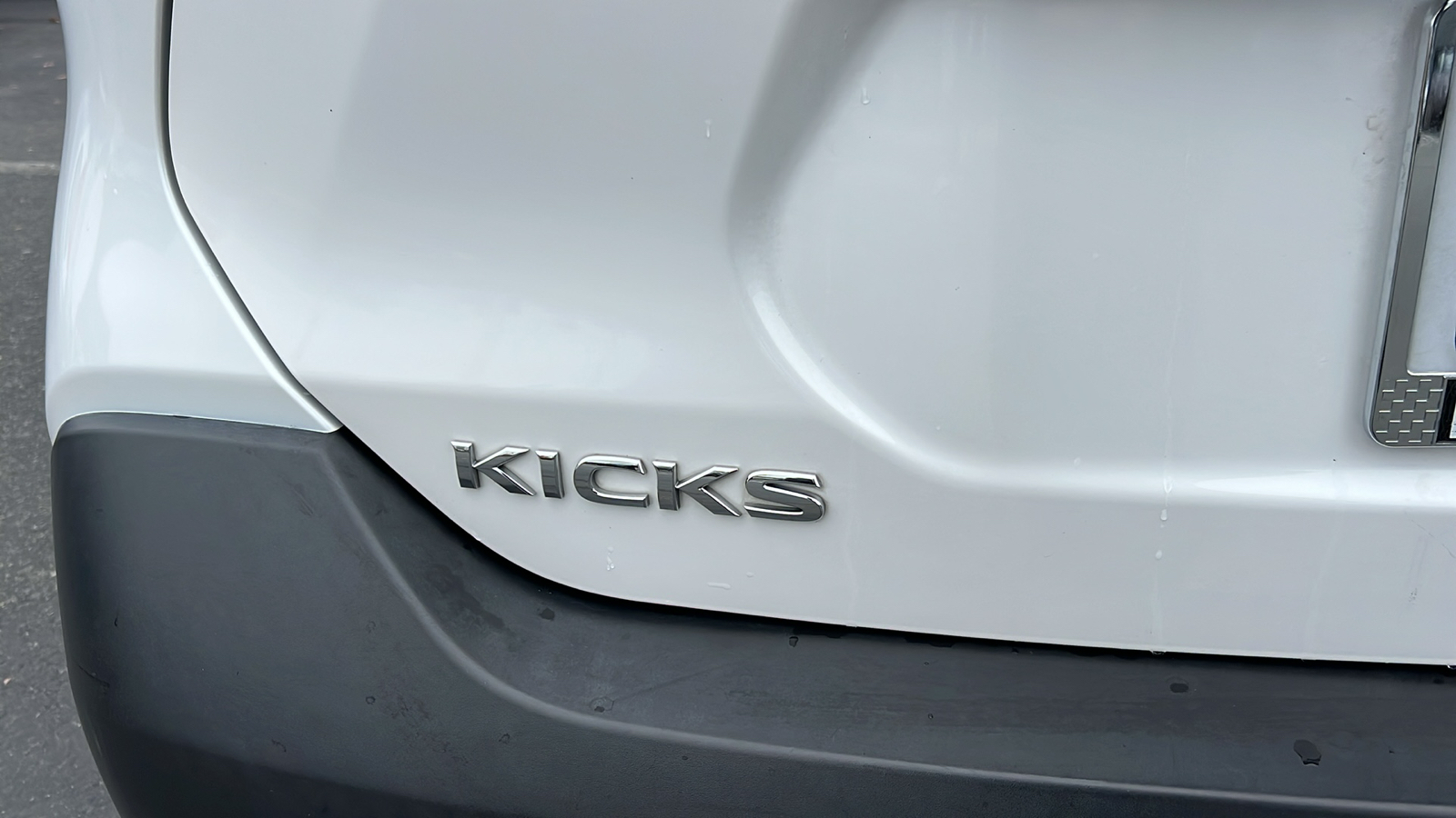 2019 Nissan Kicks SV 13