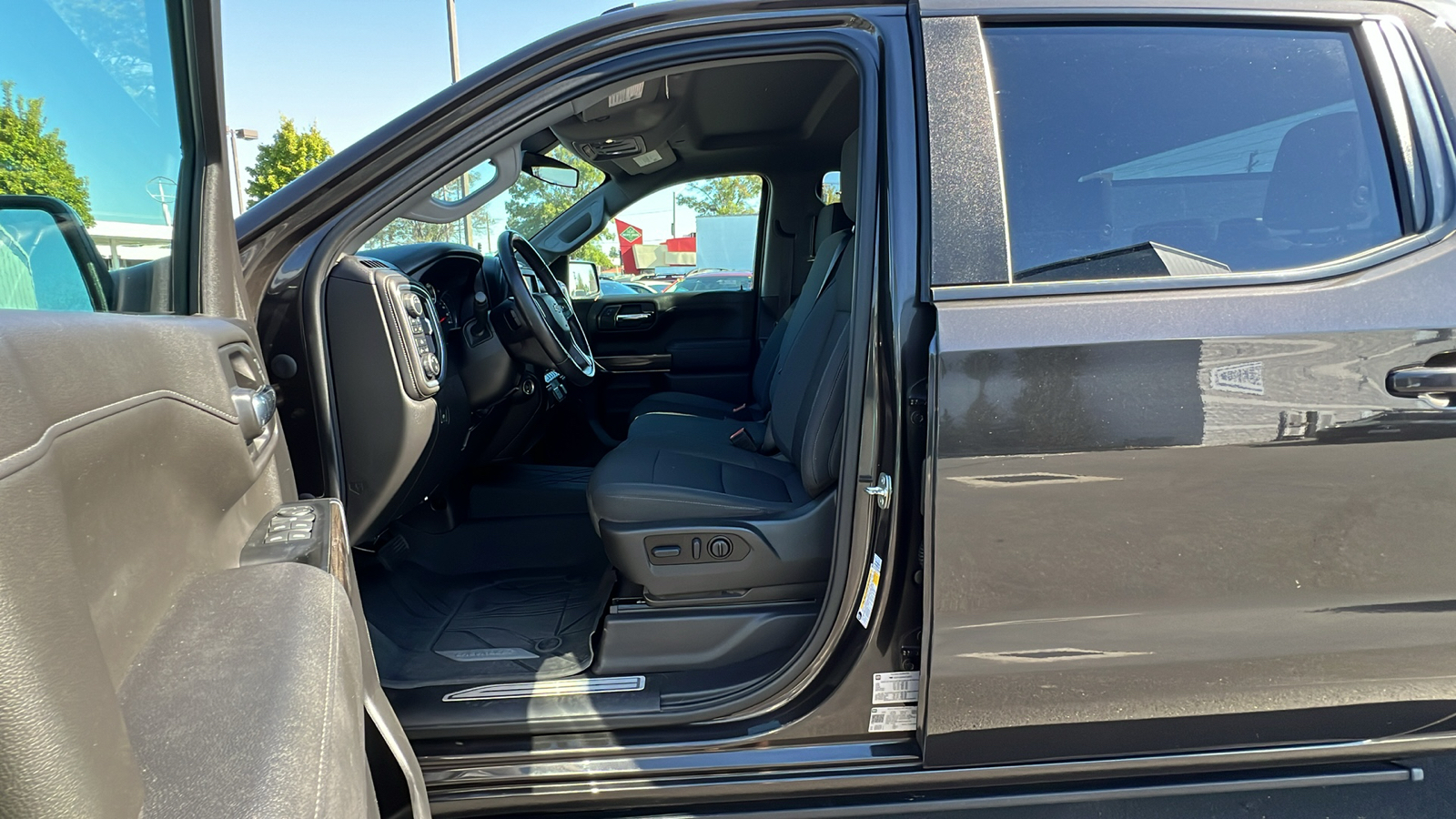 2022 Chevrolet Silverado 1500 LTD LT 32