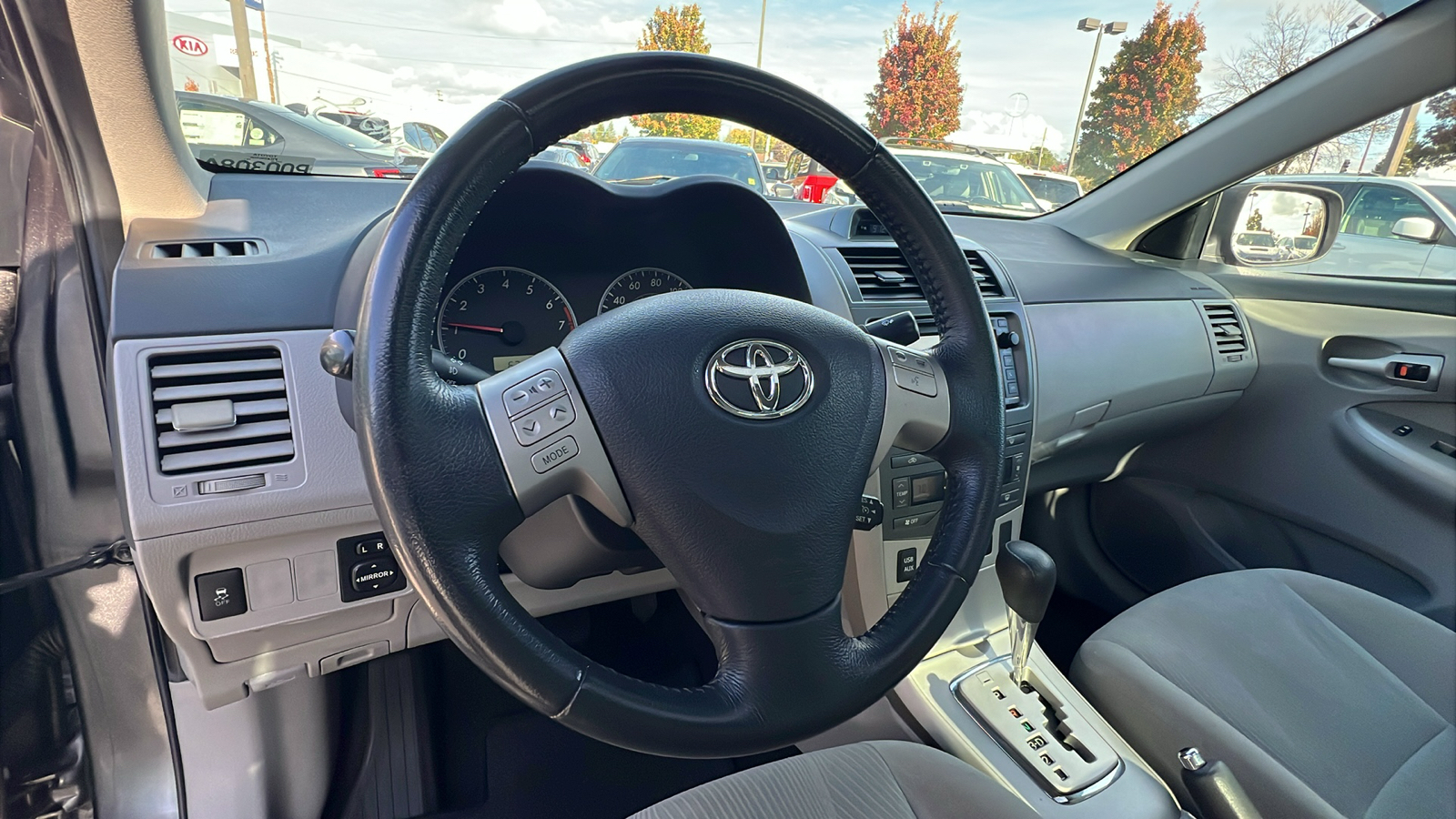 2013 Toyota Corolla LE 24