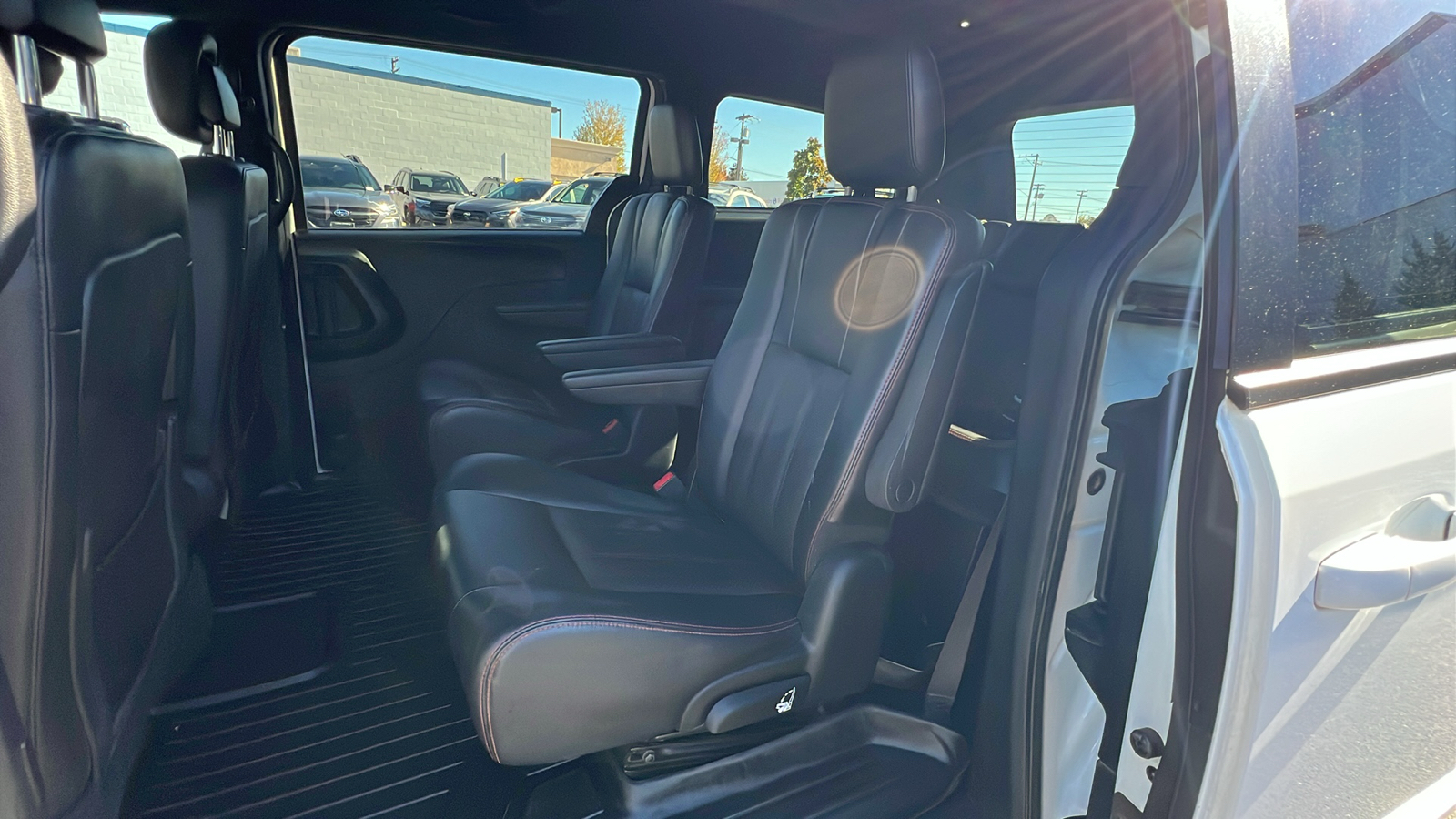 2016 Dodge Grand Caravan R/T 14