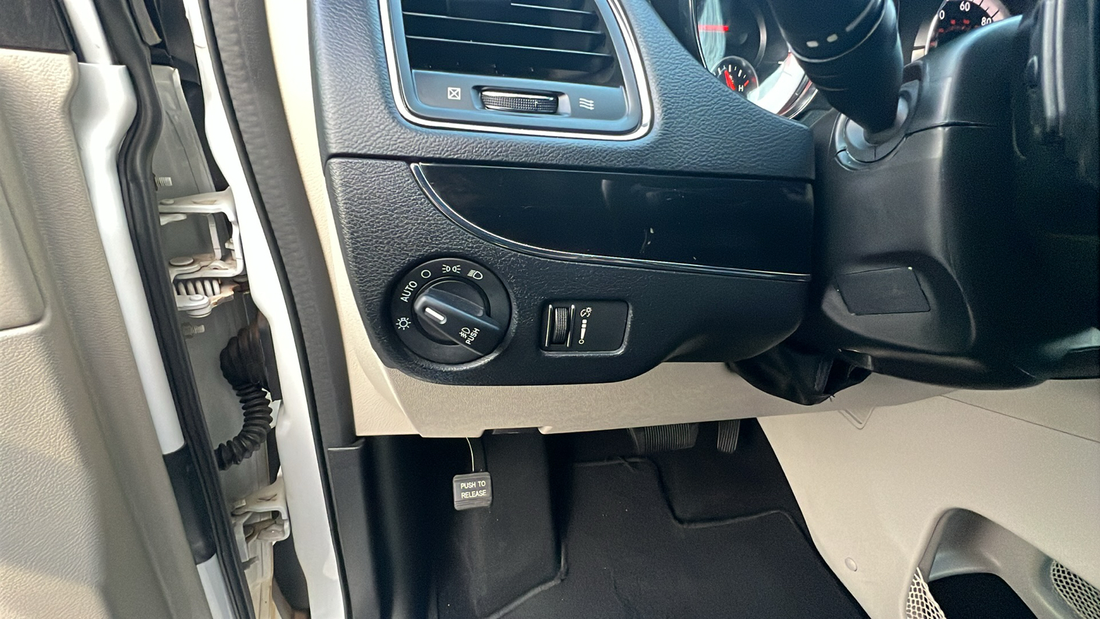 2019 Dodge Grand Caravan SXT 29