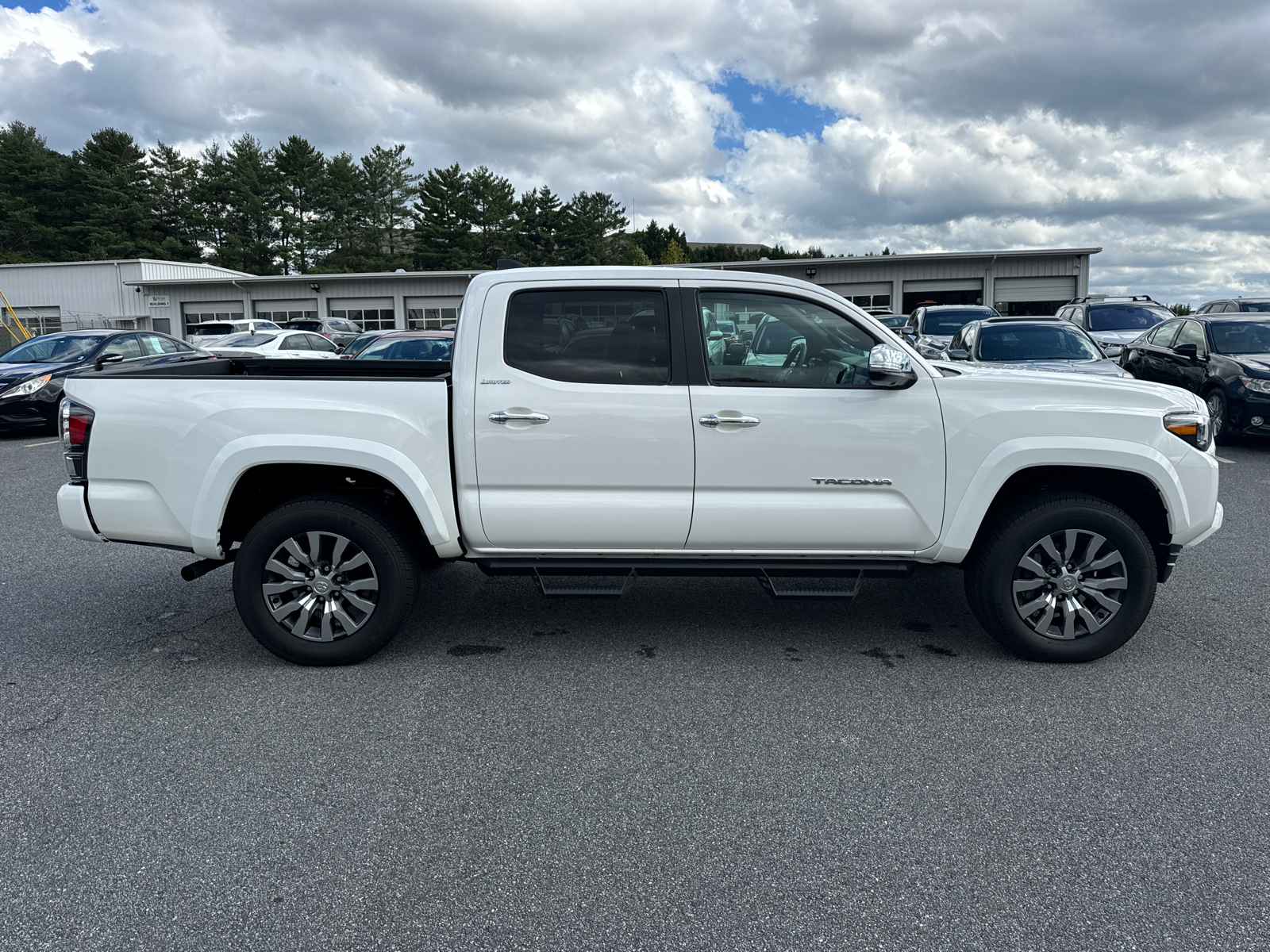 2023 Toyota Tacoma 4WD Limited 8