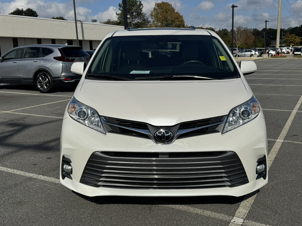 2019 Toyota Sienna XLE 2