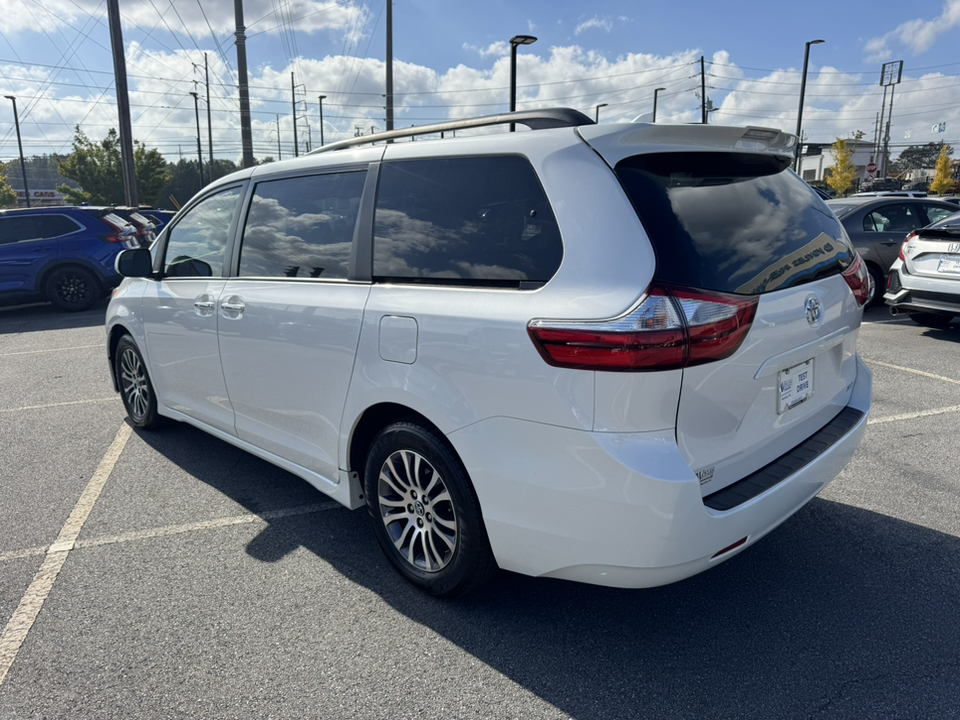 2019 Toyota Sienna XLE 5